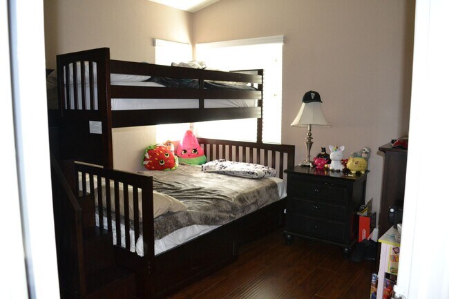 Building Photo - HOME WITH VIEW CORONA