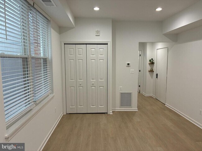 Building Photo - 1447 Chapin St NW