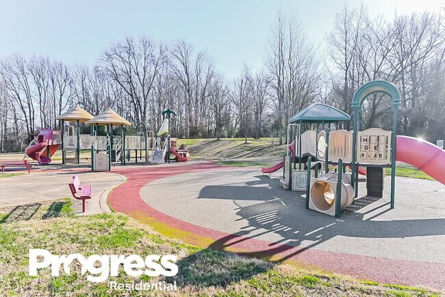 Building Photo - 4258 Ravenwood Dr N