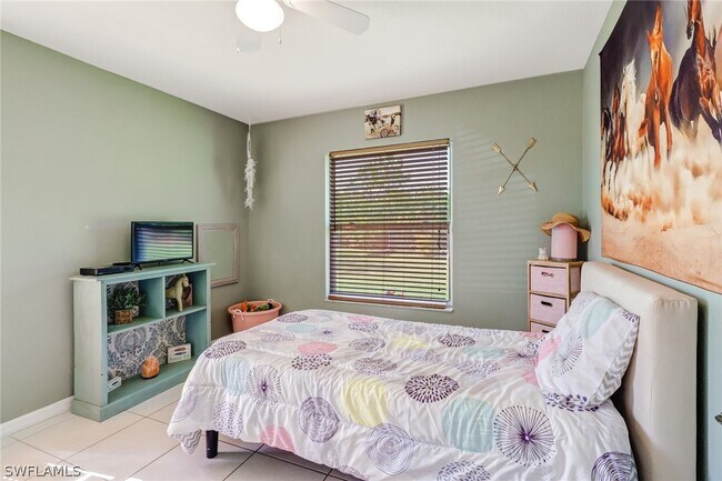 Building Photo - 2330 45th Ave NE