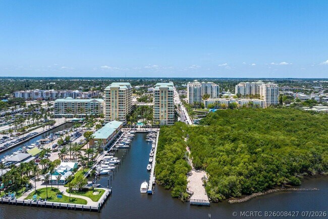 Building Photo - 700 E Boynton Beach Blvd