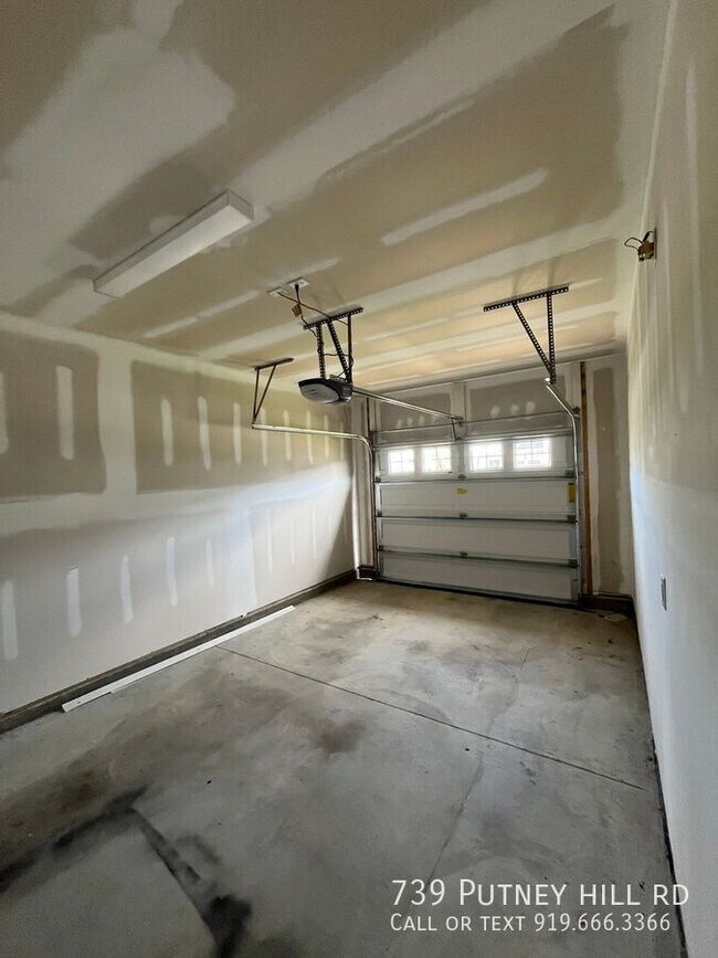 Building Photo - 739 Putney Hl Rd