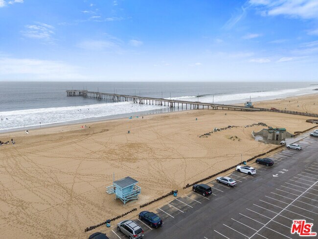 Building Photo - 3305 Ocean Front Walk