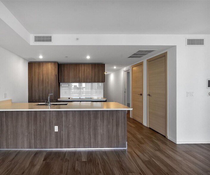 Building Photo - 801 S Miami Ave