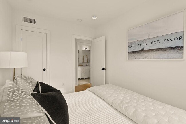 Building Photo - 4830 8th St NW