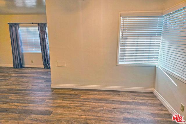 Building Photo - 9966 Glencrest Dr