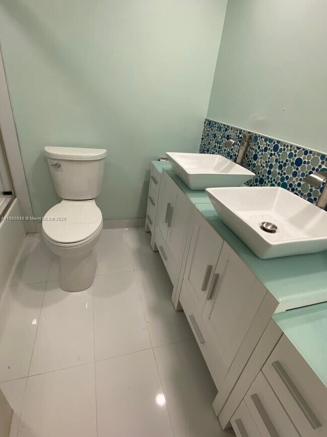 Building Photo - 2539 S Bayshore Dr