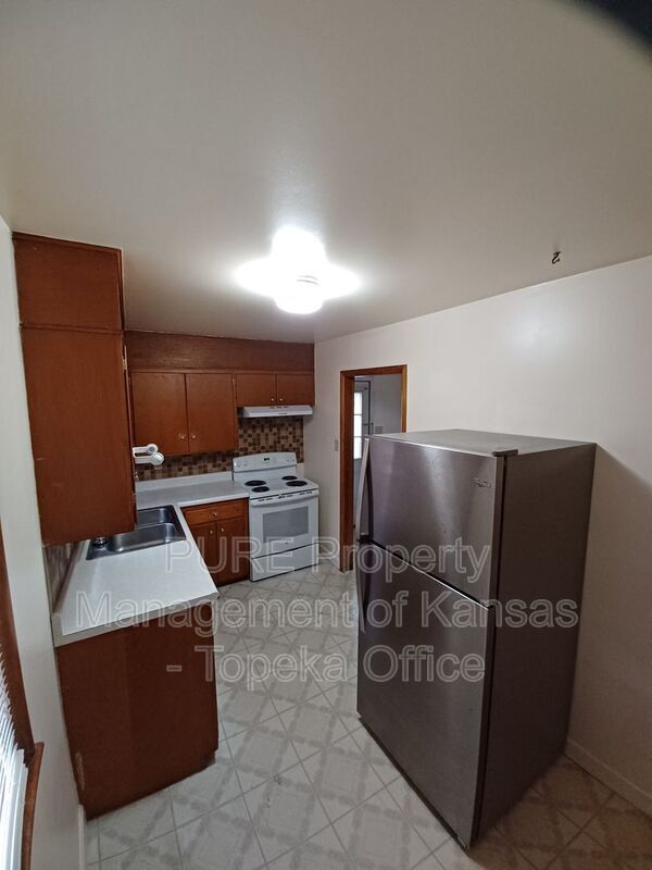 Building Photo - 643 SW Oakley Ave
