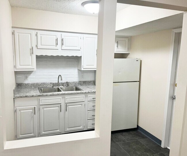 Interior Photo - Castle Court Apartments - Midtown