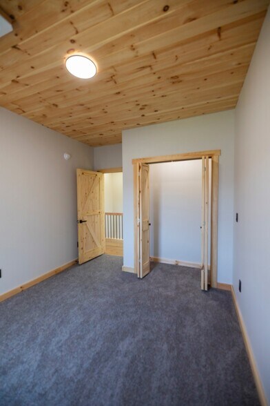Building Photo - 110 5th St