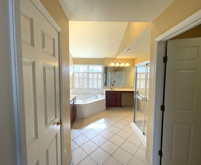 Building Photo - 4823 Vista Ridge Dr