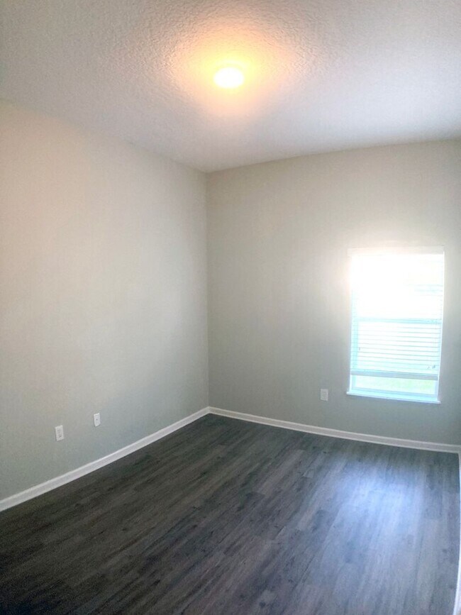 Building Photo - Spacious 3-Bedroom Condo with Pond Views &...