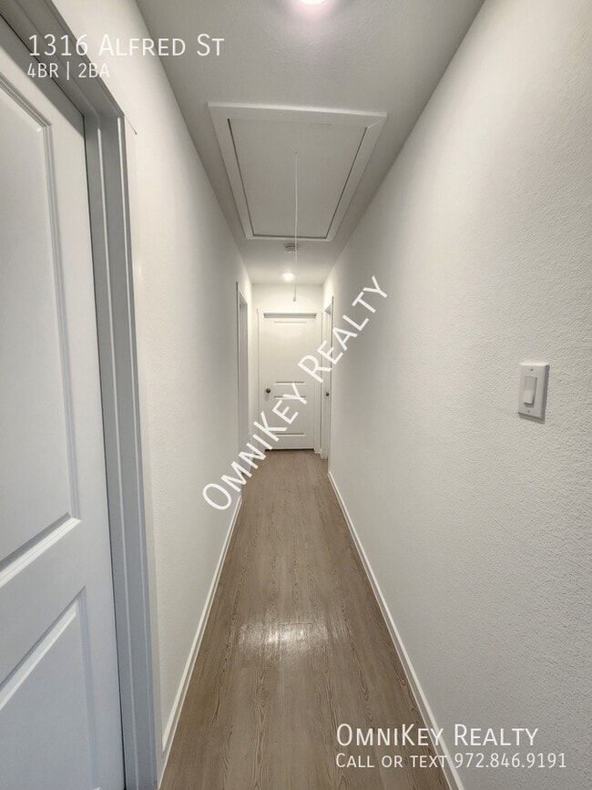 Building Photo - 1544 Elliott Rd