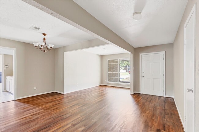 Building Photo - 2022 Fir Springs Dr
