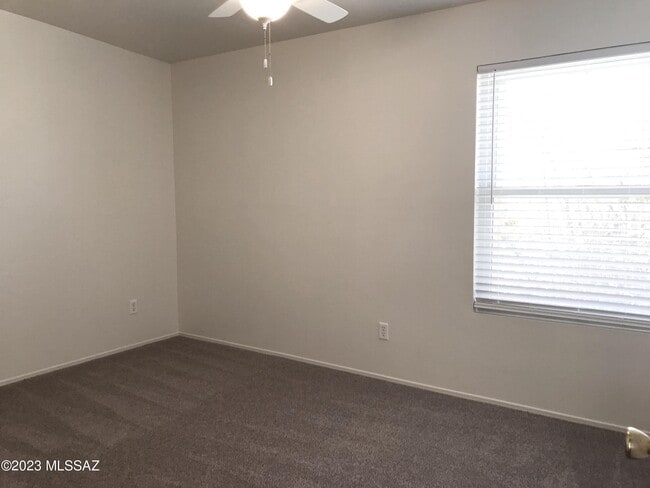 Building Photo - 7800 N Nicole Pl