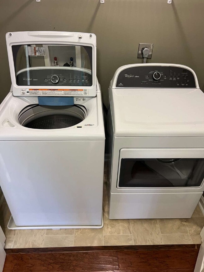 Building Photo - 1244 Mountain View Rd