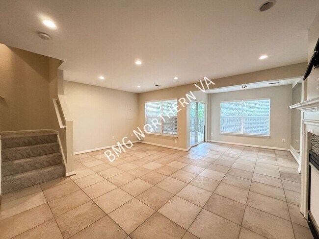 Building Photo - 10230 Magnolia Grove Dr