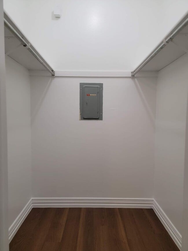 Building Photo - Beautiful 1 bed 1 bath apartment minutes a...