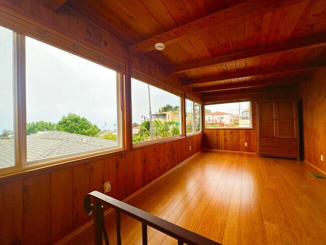 Building Photo - 4421 Orchard Ave