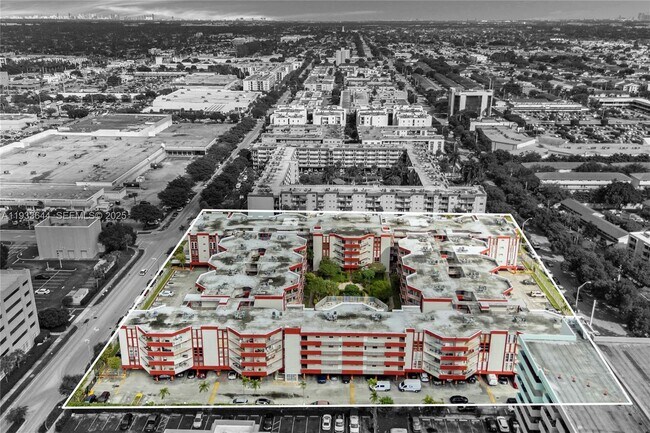 Building Photo - 1750 W 46th St