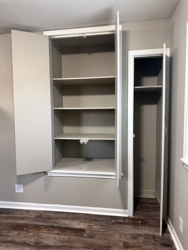 Building Photo - 602 Sara St