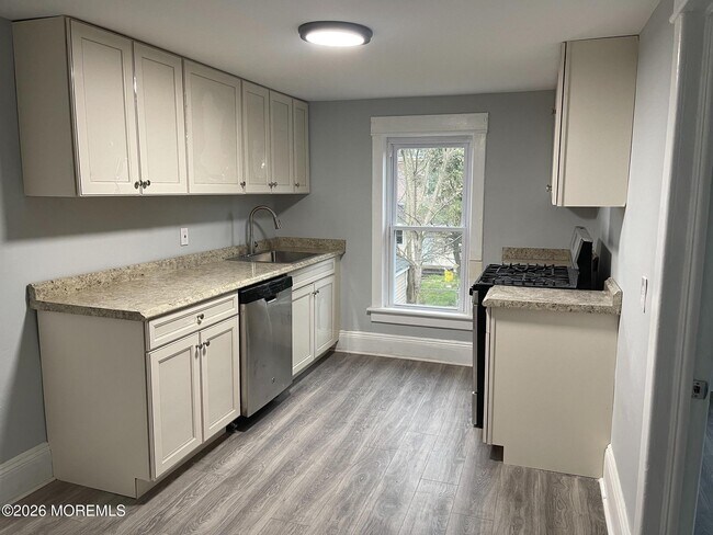 Building Photo - 436-438-438 Schiller Ave