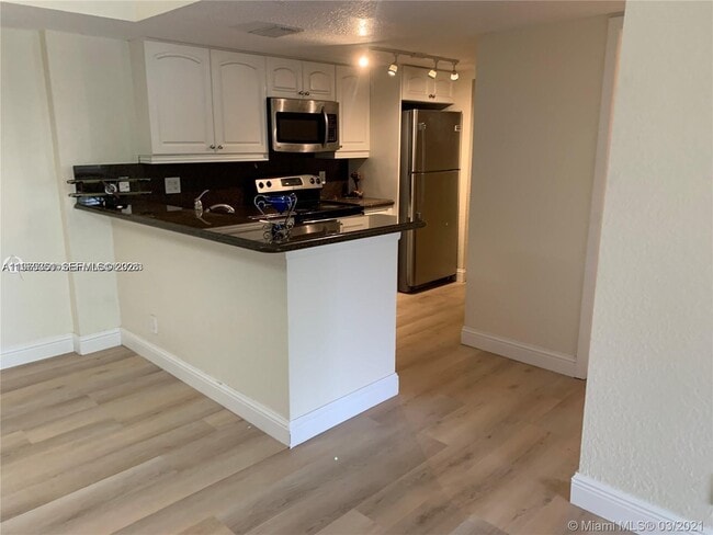 Building Photo - 10781 Cleary Blvd