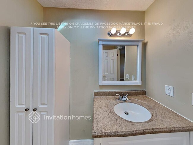 Building Photo - 820 Little Town Rd