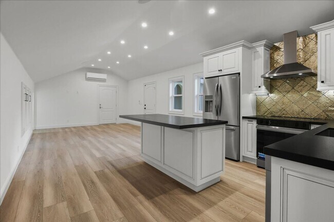 Building Photo - Luxury 10 Bedrooms, 9 Bathroom Estate for Lease in Los Gatos