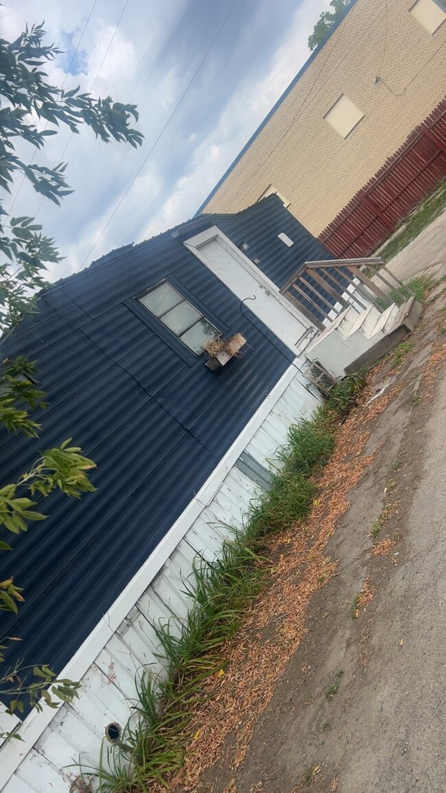 Building Photo - 35270 Glenwood Rd