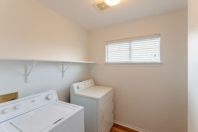 Building Photo - 1225 Anise Dr