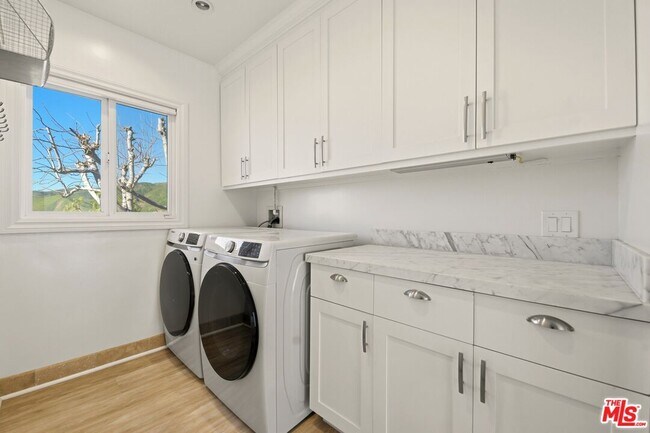 Building Photo - 204 Tranquillo Rd