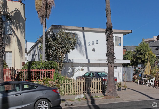 front of building - 225 Bay St