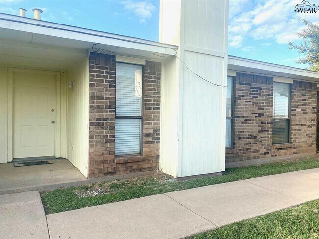 Building Photo - 4718 Brookdale Dr