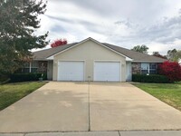 Building Photo - 2 Bed Single Level Duplex in Blue Springs