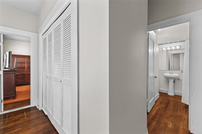 Building Photo - 2509 Whitney St