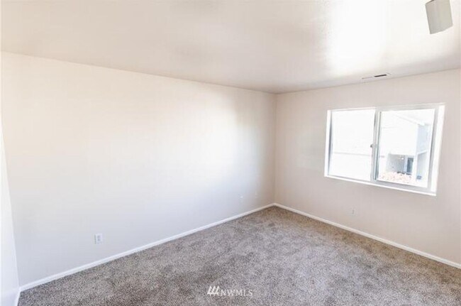 Building Photo - Premier Lake Stevens Living: Top-Rated Schools & Walkable Parks