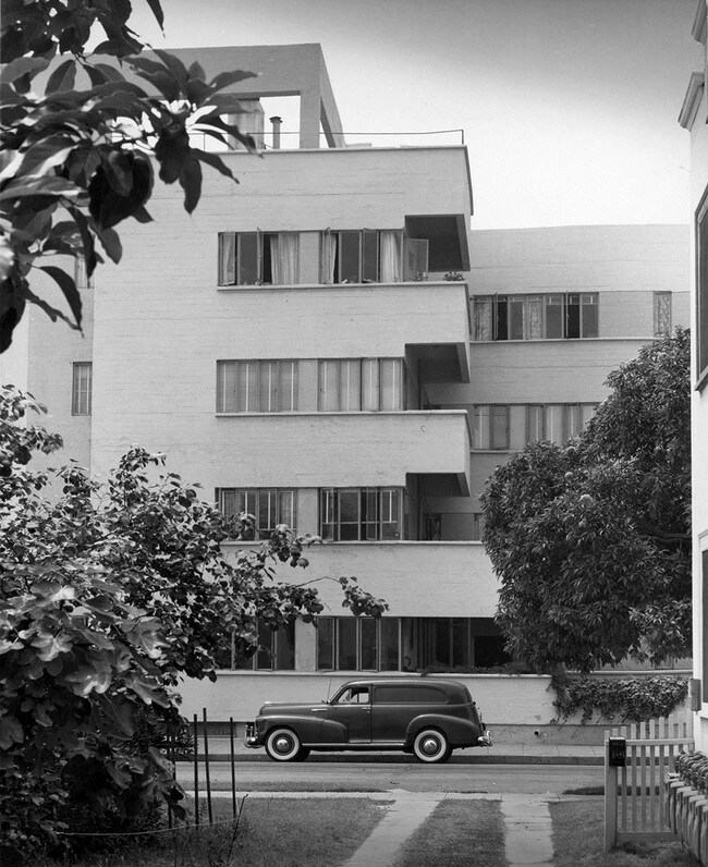 Building Photo - The Jardinette Apartments