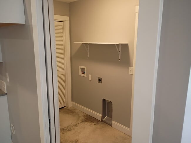 Building Photo - 435 Meadowlark Dr