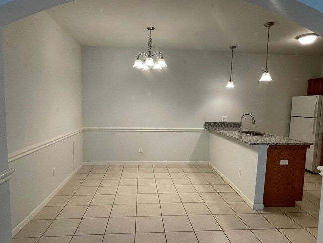 Building Photo - Shelby TWP 2-BR, 2-BA with Attached Garage, Lower Unit, Immediate Occupancy