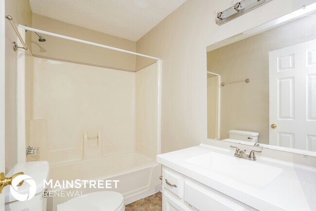 Building Photo - 3508 Lake Towne Dr