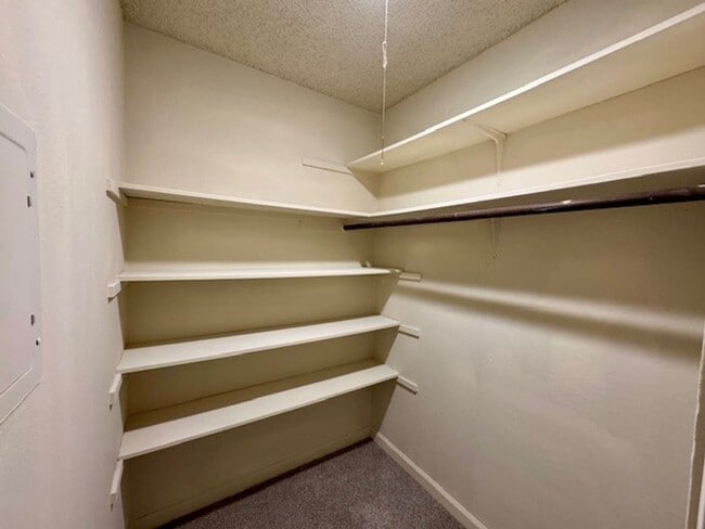 Building Photo - Beautiful upper level 1 bedroom, 1 bath unit in Station West