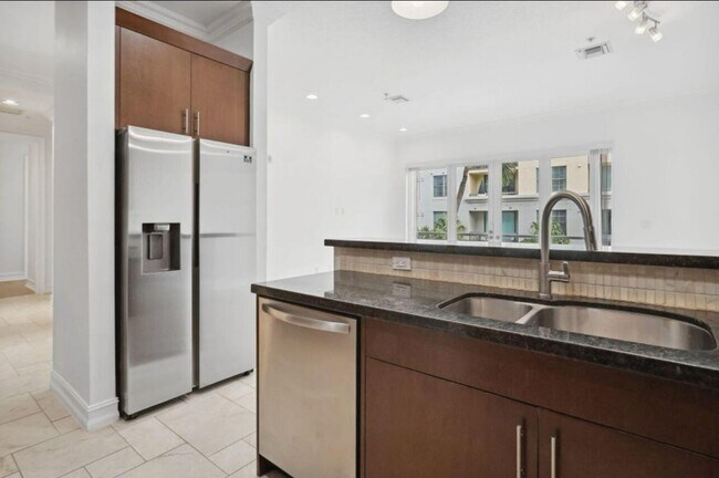 Building Photo - 12 SE 1st Ave