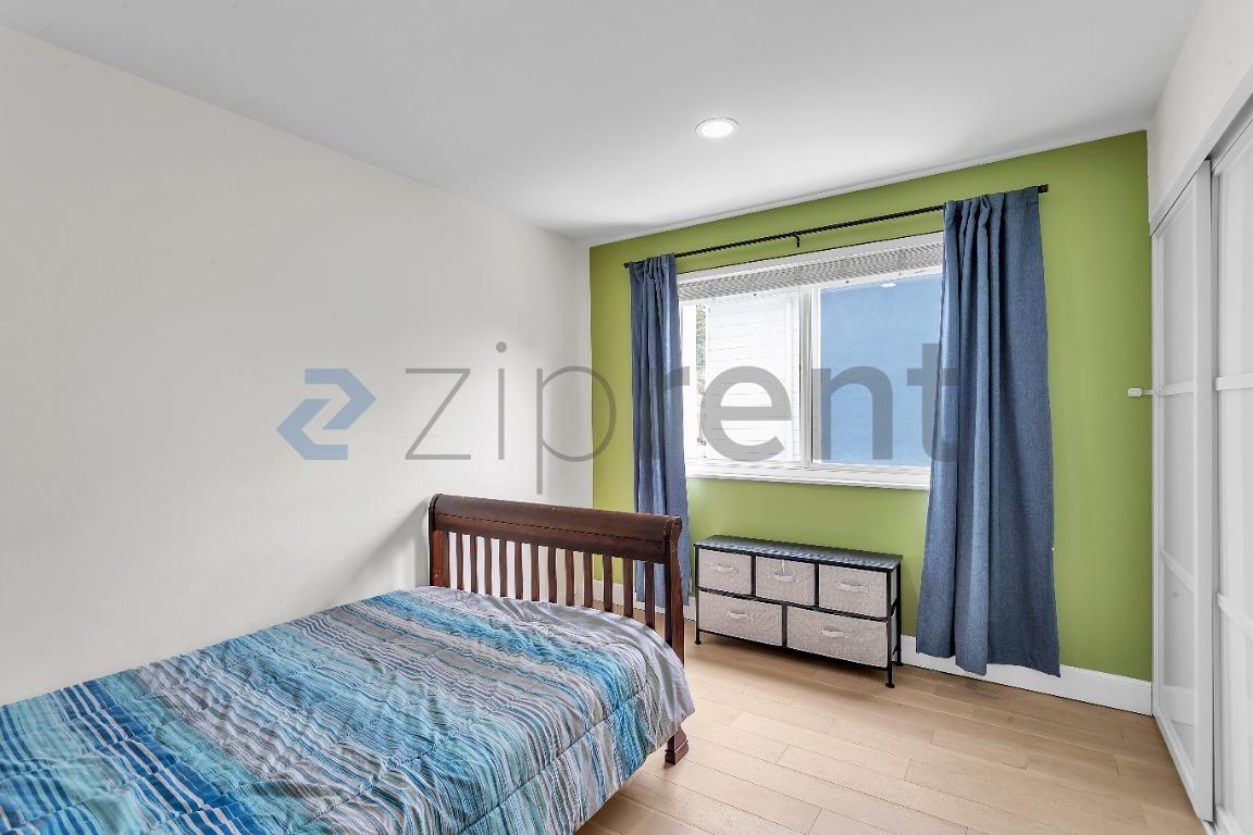 Building Photo - Unit