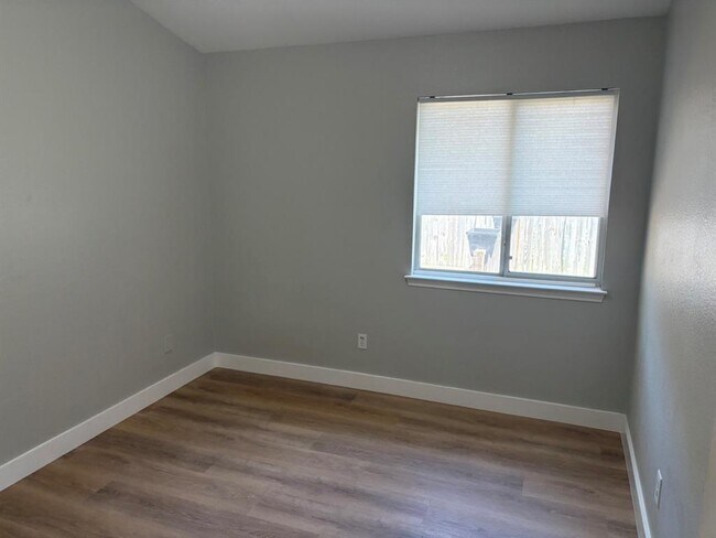 Building Photo - 1207 Shaun Dr