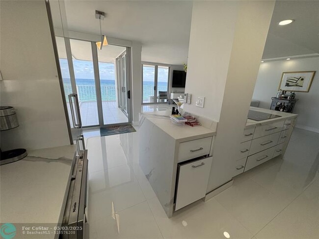 Building Photo - 1010 S Ocean Blvd
