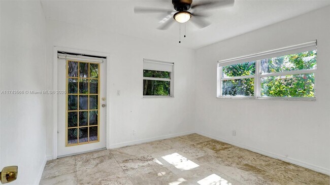 Building Photo - 1348 Holly Heights Dr