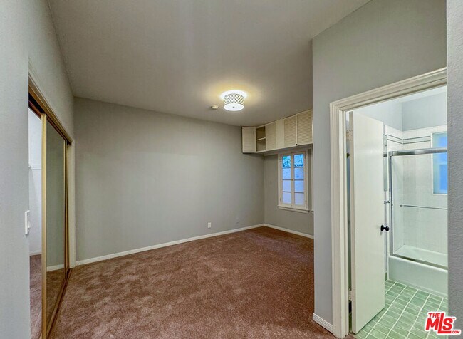 Building Photo - 340 N Oakhurst Dr