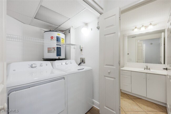 Building Photo - 6812 Satinleaf Rd S