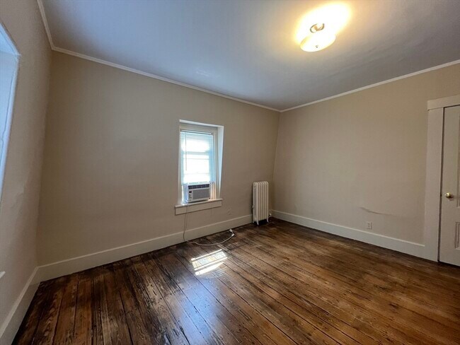 Building Photo - 76 Chestnut St